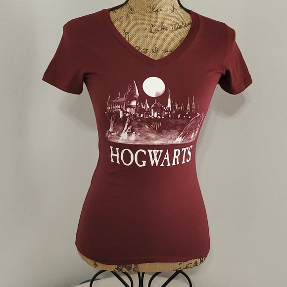 HARRY POTTER HOGWARTS Burgundy white short sleeve sz. SML - Picture 4 of 7